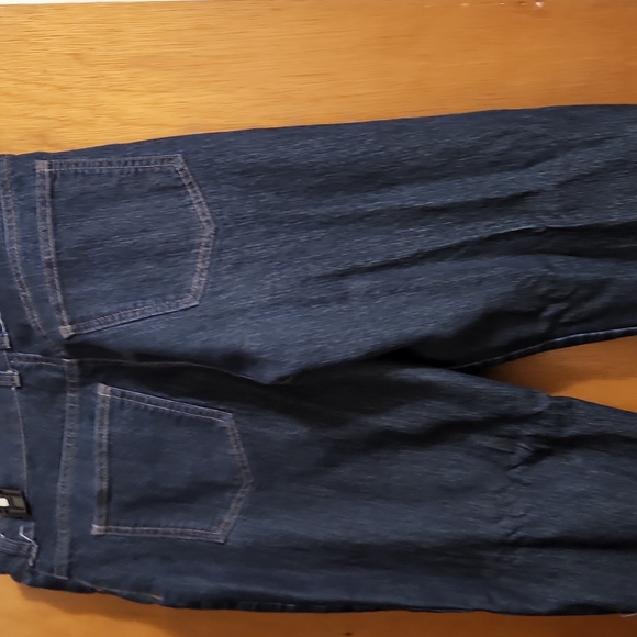 Dark wash 5 pocket  cropped  jeans - Picture 2 of 4